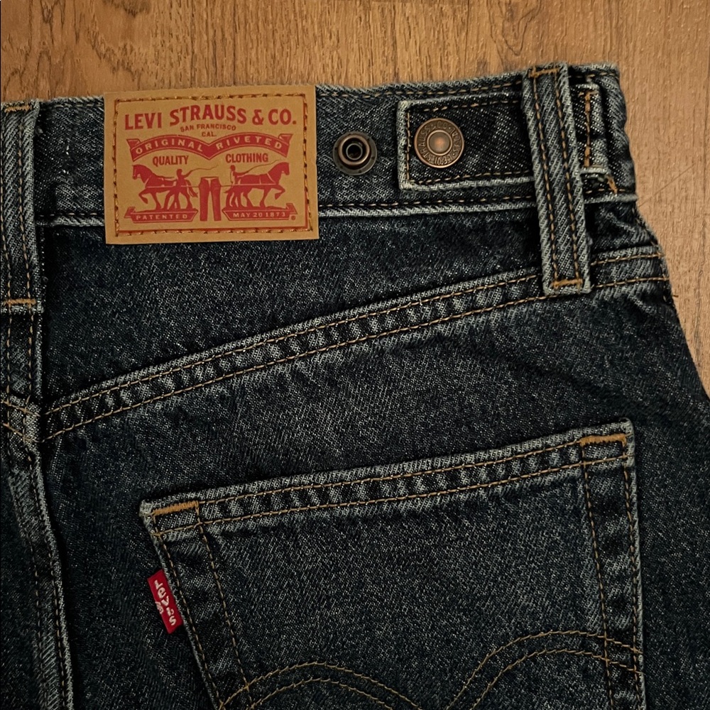 NWT Levi’s Cinch Barrel Jeans - Picture 11 of 14